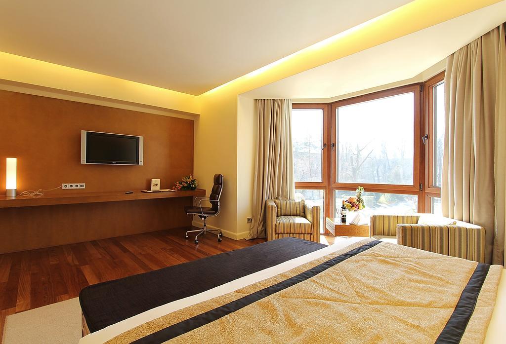 The Dostyk Hotel Almaty Luaran gambar