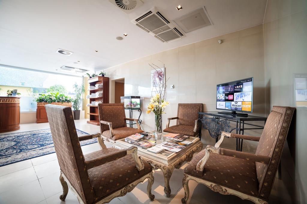 The Dostyk Hotel Almaty Luaran gambar